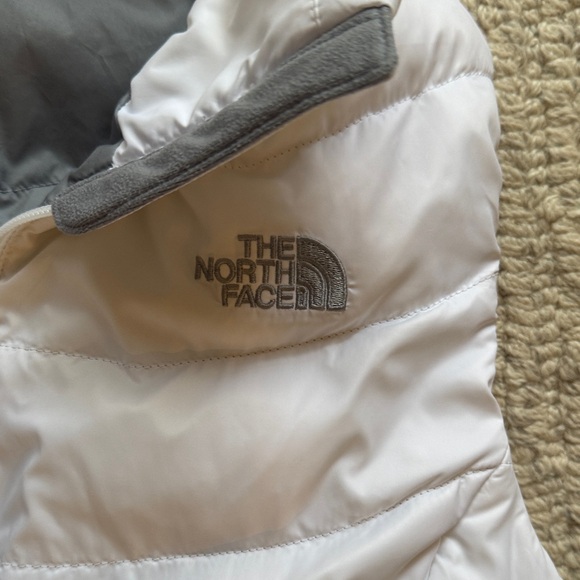 The North Face Snowy White Quilted Puffer Vest - Picture 4 of 5